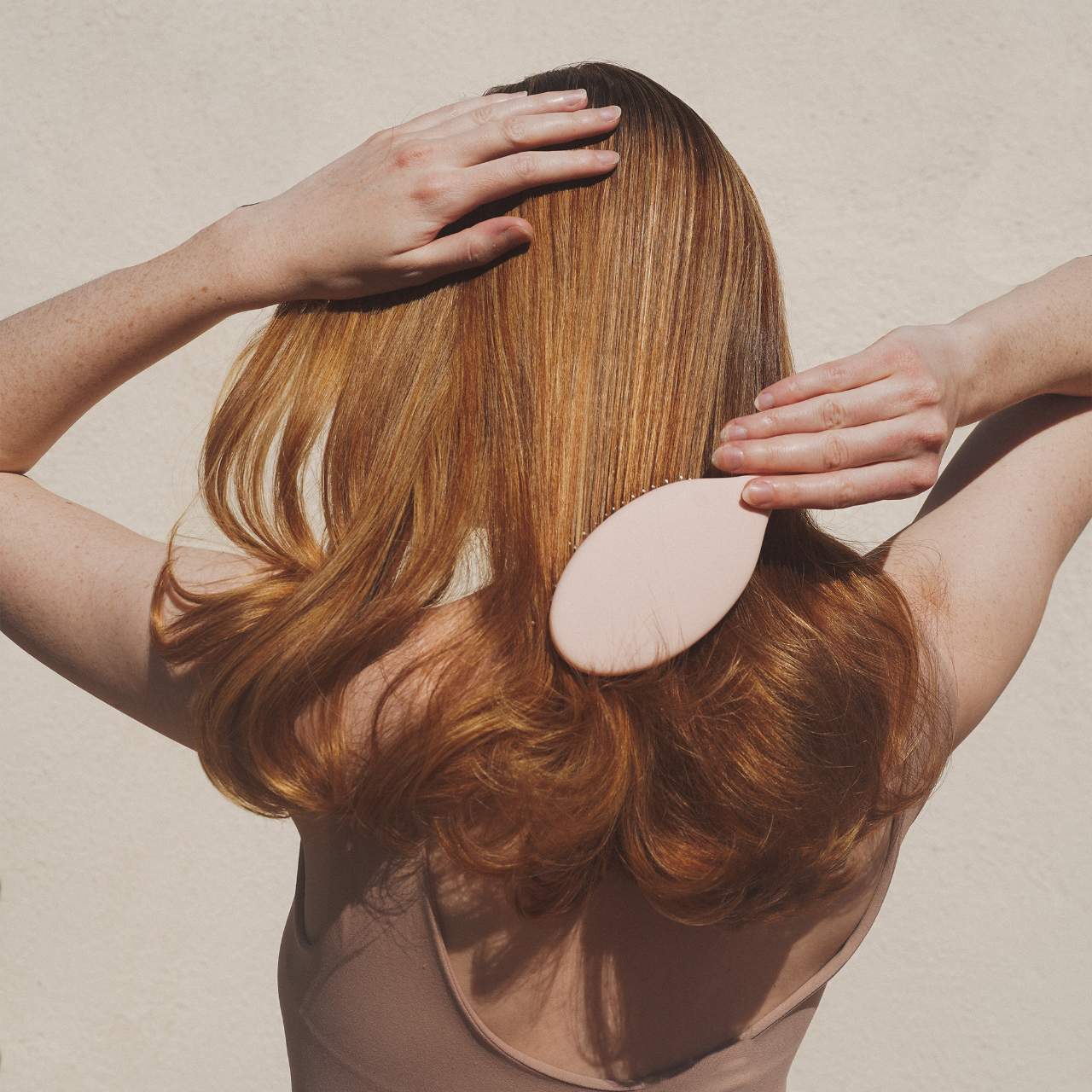 dae  Vegan Detangle + Style Brush PRE - ORDEN